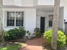725 SW 148th Ave, Unit 5 in Davie, FL - Building Photo