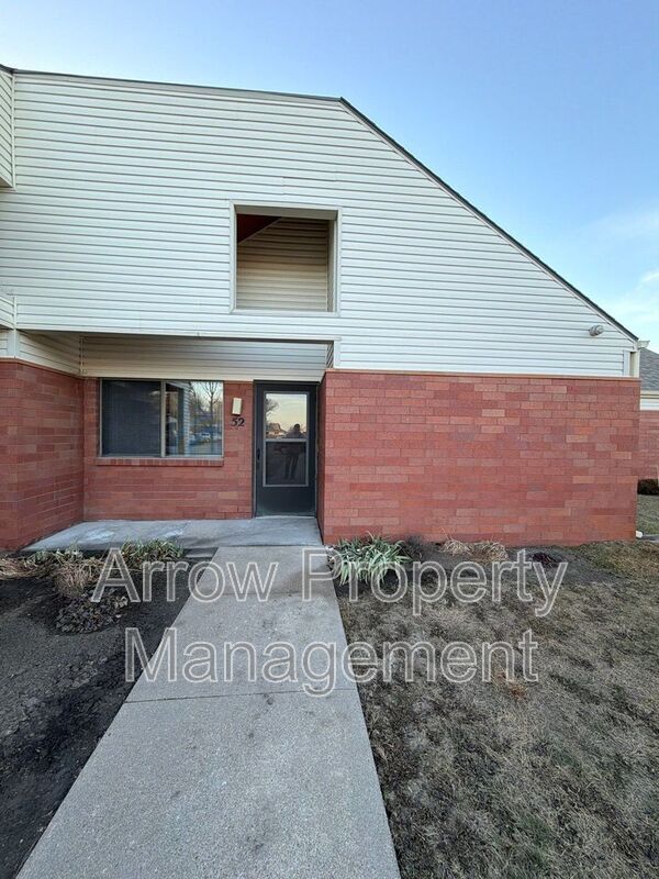 property at 11141 N 137th St