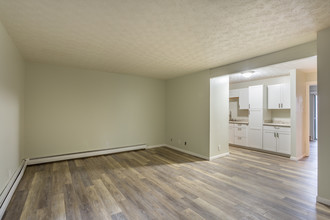 River View Apartments in Akron, OH - Building Photo - Interior Photo