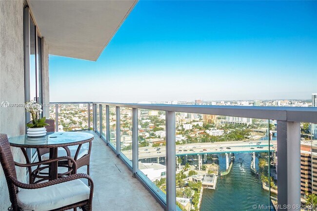 185 SW 7th St, Unit 2901 in Miami, FL - Building Photo - Building Photo