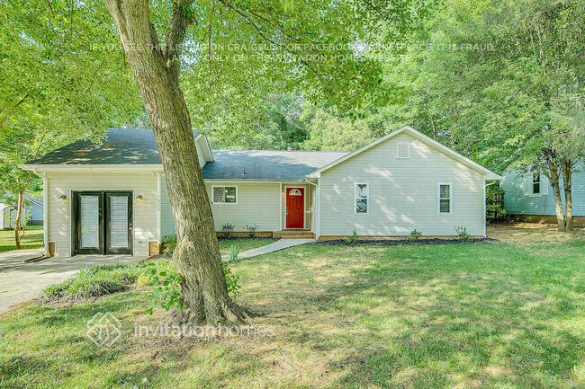 7820 Hickory Hollow Ln in Charlotte, NC - Building Photo - Building Photo