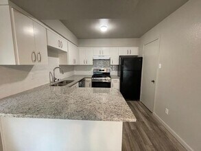 8808 Mountain Ridge Dr in Austin, TX - Building Photo - Building Photo