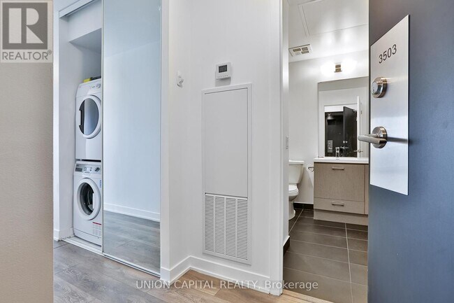 87-3587 Peter St in Toronto, ON - Building Photo - Building Photo
