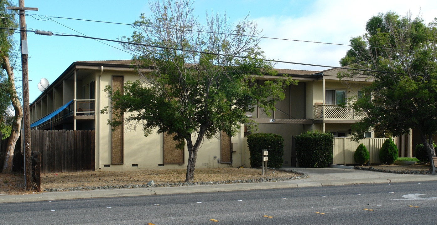 1529 E Calaveras Blvd in Milpitas, CA - Building Photo