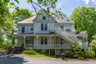 40 High St in Acton, MA - Foto de edificio - Building Photo