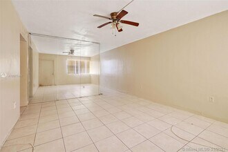 111 NW 152nd St-Unit -22 in Miami, FL - Building Photo - Building Photo