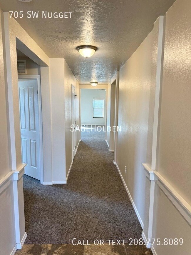 705 SW Nugget St in Mountain Home, ID - Building Photo - Building Photo