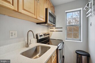 1758 N Rhodes St in Arlington, VA - Building Photo - Building Photo