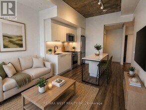 1808 St Clair Ave W in Toronto, ON - Building Photo - Building Photo