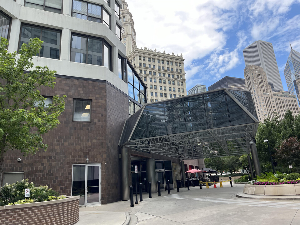 405 N Wabash Ave, Unit 907 in Chicago, IL - Foto de edificio