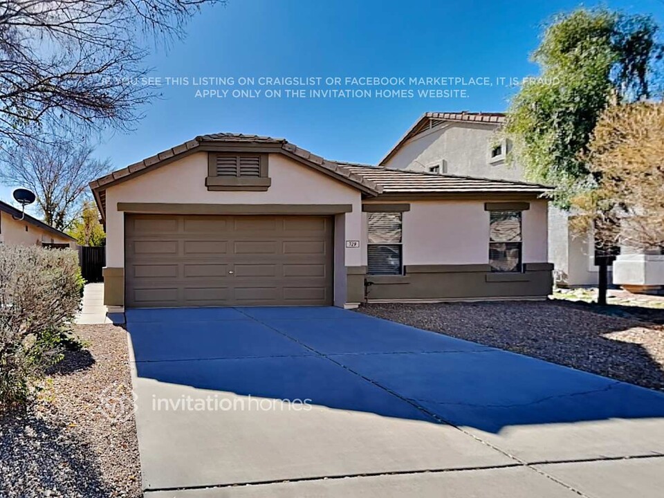 729 E Lovegrass Dr in San Tan Valley, AZ - Building Photo