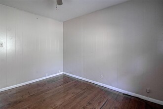 2018 Ave L 1/2-Unit -3 in Huntsville, TX - Building Photo - Building Photo