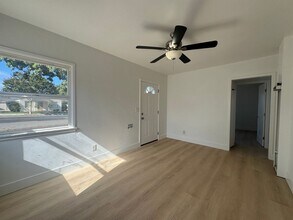 400 S I St in Lompoc, CA - Foto de edificio - Building Photo