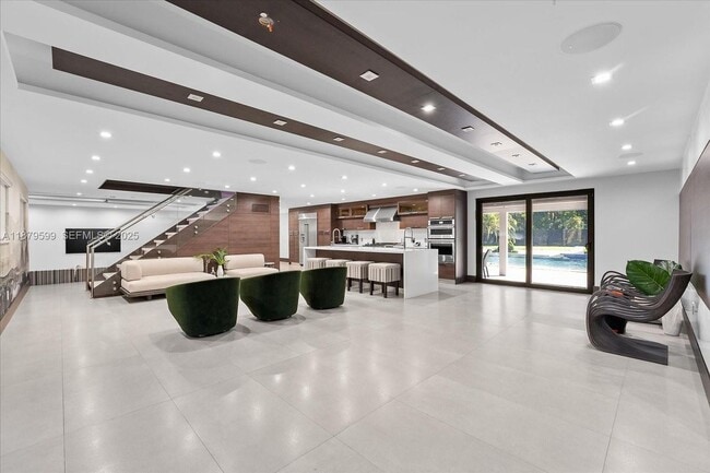280 NE 156th St in Miami, FL - Foto de edificio - Building Photo