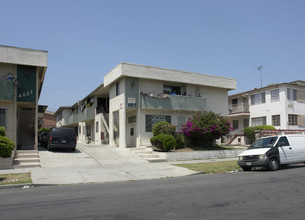 4817 Rosewood Ave in Los Angeles, CA - Building Photo - Building Photo