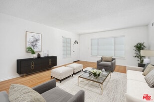 5320 W 57th St in Los Angeles, CA - Building Photo