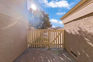 267 Avenida Adobe in San Clemente, CA - Foto de edificio - Building Photo