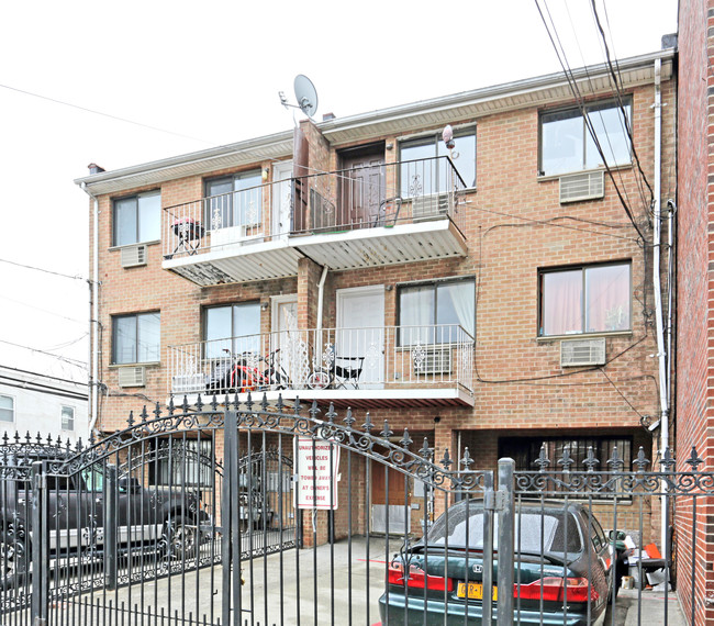 10501 Otis Ave in Flushing, NY - Building Photo - Building Photo