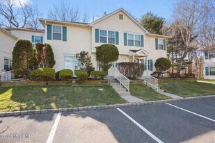 1115 Roseberry Ct in Morganville, NJ - Building Photo