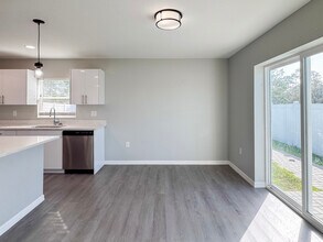 6827 San Bruno Dr in Sebring, FL - Building Photo - Building Photo