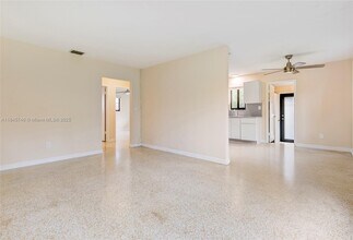 2867 SW 38th Ave in Miami, FL - Building Photo - Building Photo