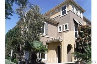 3320 Shadetree Way in Camarillo, CA - Building Photo