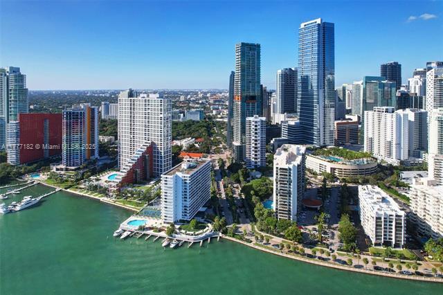 1600 SW 1st Ave, Unit 402 in Miami, FL - Foto de edificio - Building Photo