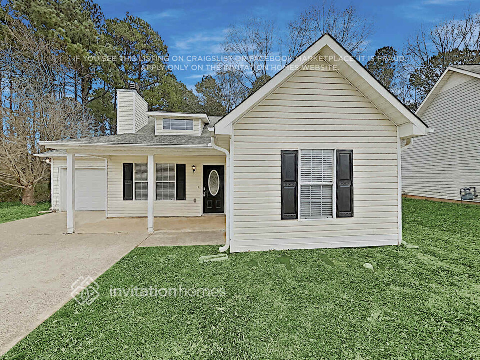 1322 N Hampton Dr in Hampton, GA - Building Photo