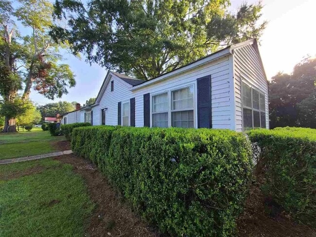 406 Chamlee Dr in Fort Valley, GA - Building Photo - Building Photo