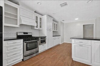 11890 SW 72nd Pl in Miami, FL - Building Photo - Building Photo