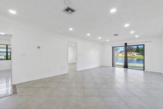1620 Granfern Ave in West Palm Beach, FL - Building Photo - Building Photo