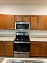 9262 W 33rd Ln in Hialeah, FL - Building Photo - Building Photo