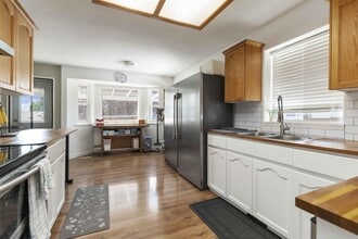 8181 Kunimoto Ct in Mission, BC - Building Photo - Building Photo