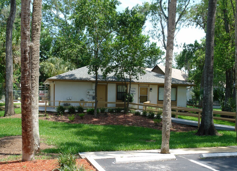 Trailwoods Condominiums in Port Orange, FL - Foto de edificio