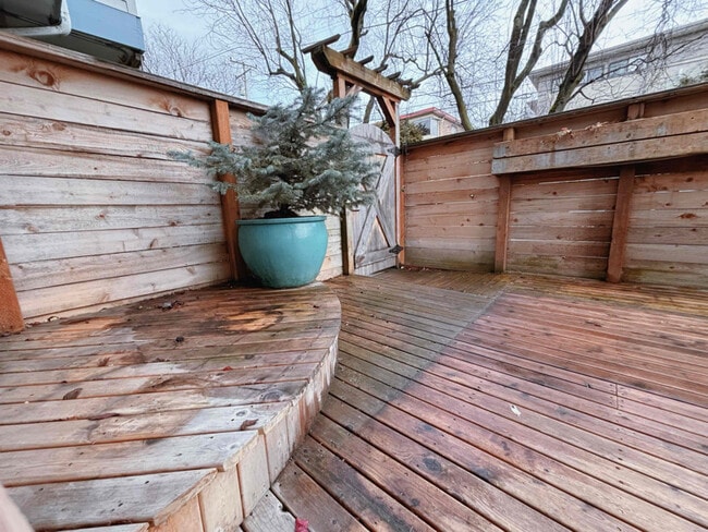 property at 915 6th Ave N