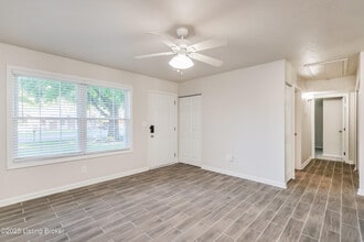 10795 Millers Ln in Louisville, KY - Building Photo - Building Photo