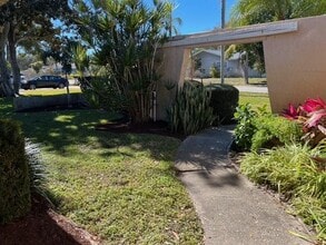 11177 Bella Loma Dr in Largo, FL - Building Photo - Building Photo