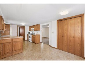 949 Benhill Rd, Unit #B in St. Paul, MN - Building Photo - Building Photo