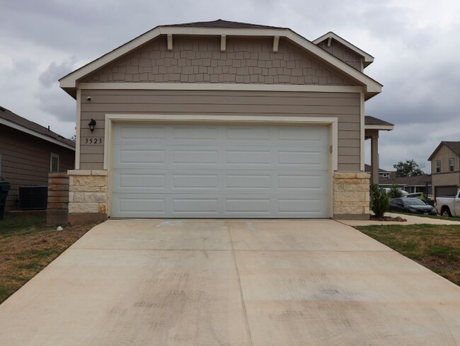 3523 Rancho Grande in San Antonio, TX - Foto de edificio - Building Photo