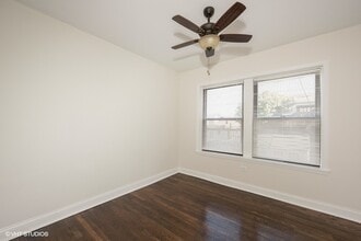4936 W Jackson Blvd, Unit 2W in Chicago, IL - Foto de edificio - Building Photo