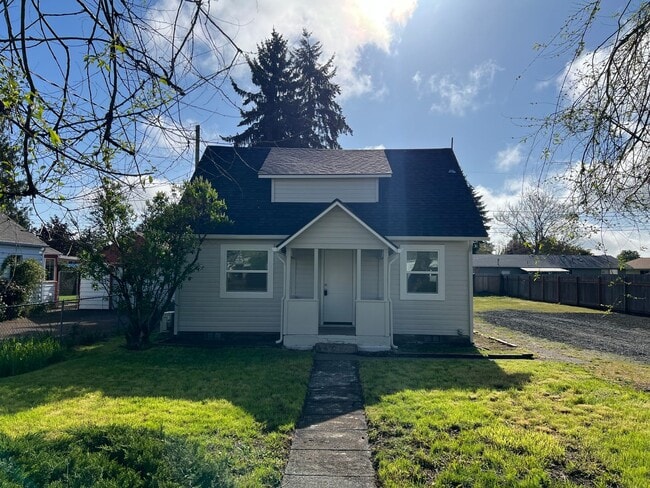 455 S 38th St in Springfield, OR - Building Photo - Building Photo