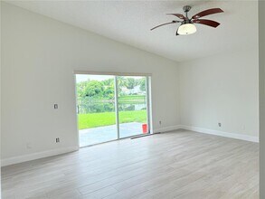 10242 SW 24th St in Miramar, FL - Building Photo - Building Photo