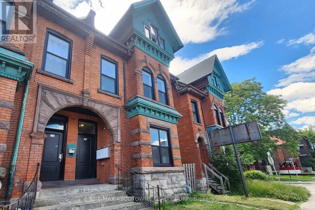property at 498 Main St E