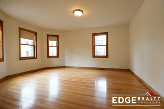 32 Arden St, Unit 1 in Boston, MA - Foto de edificio - Building Photo