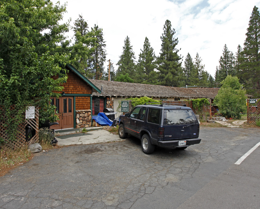 Rockwater Apartments in South Lake Tahoe, CA - Foto de edificio