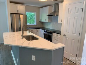 672 Portside Dr in Davidson, NC - Building Photo - Building Photo