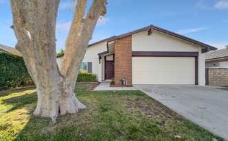 25443 Vía Labrada in Santa Clarita, CA - Building Photo