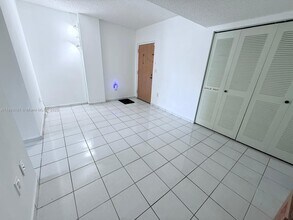 300 NW 42nd Ave in Miami, FL - Building Photo - Building Photo