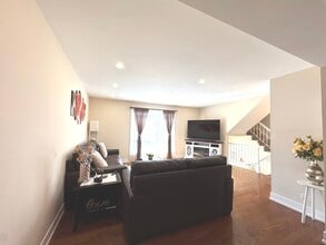 2210 Clifton Pl in Hoffman Estates, IL - Building Photo - Building Photo