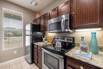 Marquis at Crown Ridge in San Antonio, TX - Foto de edificio - Building Photo
